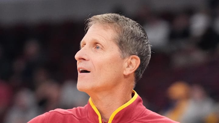 Mar 11, 2026; Chicago, IL, USA; Southern California Trojans head coach Eric Musselman gestures to his team against the Washington Huskies during the first half at United Center. Mandatory Credit: David Banks-Imagn Images