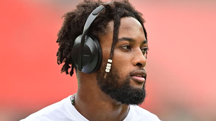 Cleveland Browns cornerback Denzel Ward warms up before the game between the Browns and the Los Angeles Rams.
