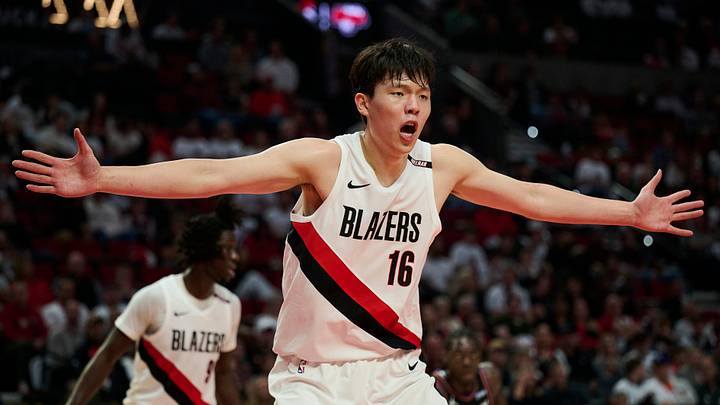 Oct 21, 2026; Portland, Oregon, USA; Portland Trail Blazers center Yang Hansen (16) defends the basket during the second half against the Phoenix Suns at Moda Center. Mandatory Credit: Troy Wayrynen-Imagn Images Oct 21, 2026; Portland, Oregon, USA; Portland Trail Blazers center Yang Hansen (16) defends the basket during the second half against the Phoenix Suns at Moda Center. Mandatory Credit: Troy Wayrynen-Imagn Images