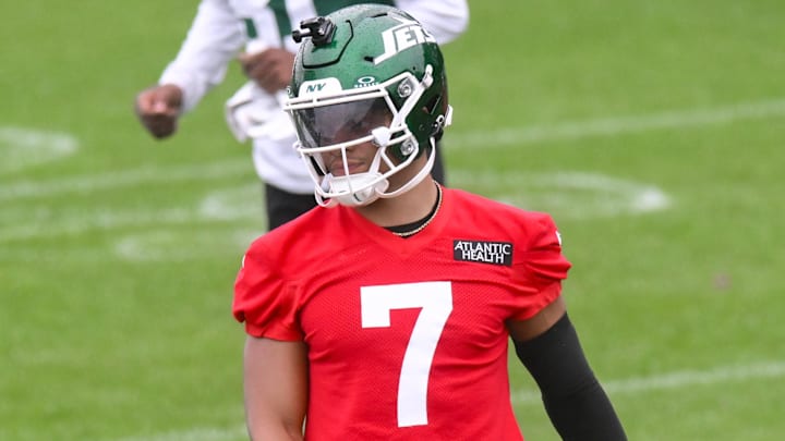 Jun 10, 2025; East Rutherford, NJ, USA; New York Jets quarterback Justin Fields (7) warms up during minicamp at Atlantic Health Jets Training Center. Mandatory Credit: John Jones-Imagn Images