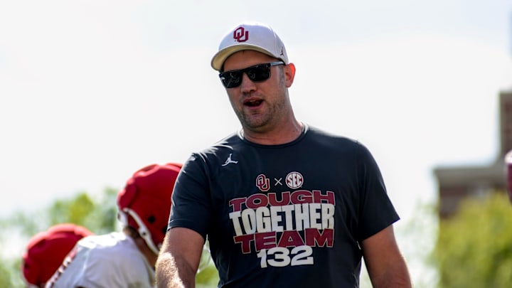 Oklahoma linebackers coach Nate Dreiling