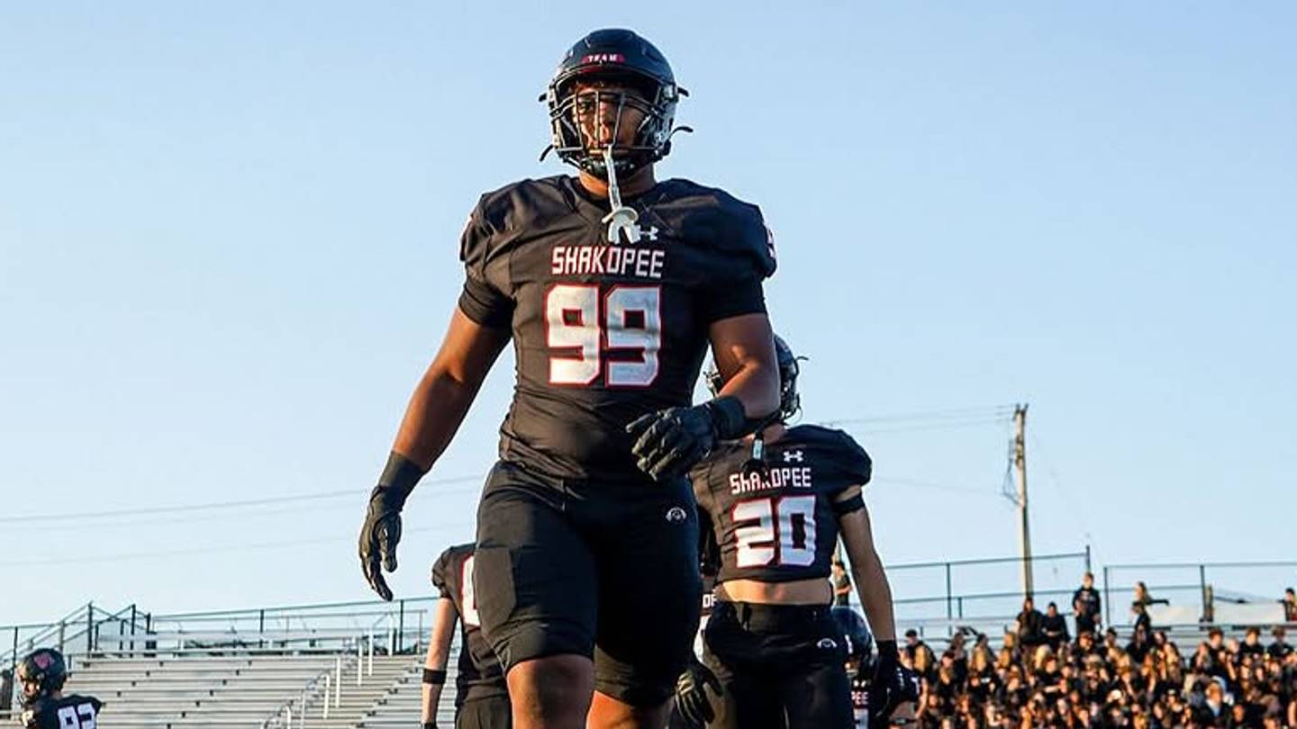 Four-Star Defensive Lineman Nehemiah Ombati Commits to Nebraska Over Missouri, Michigan State