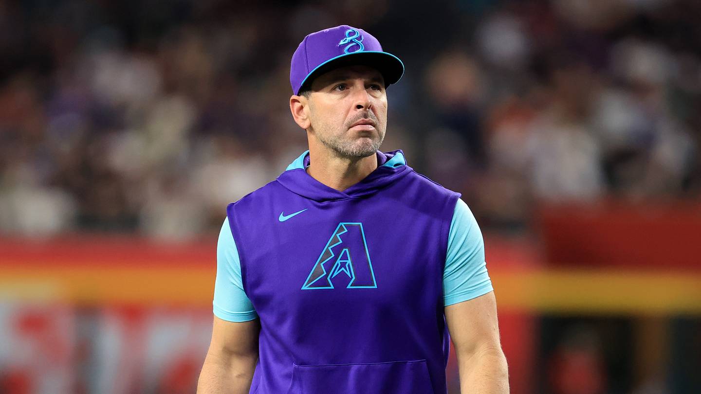D-backs Reportedly Parting With Pitching Coach in Surprise Decision