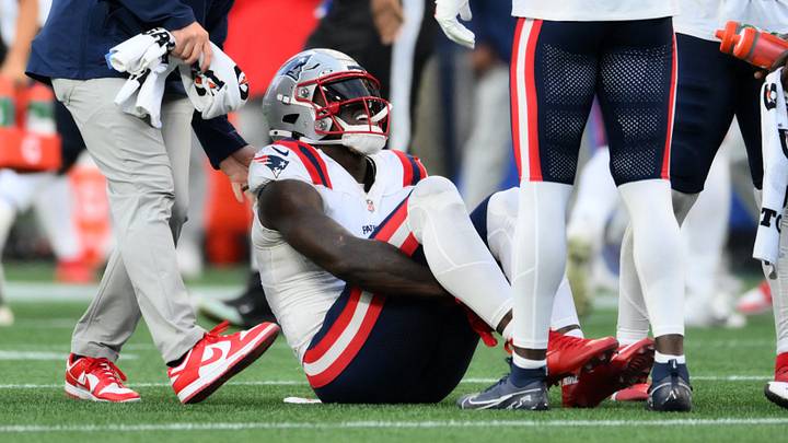 Sep 9, 2026; Seattle, Washington, USA; New England Patriots wide receiver A.J. Brown (1) reacts after an injury during the third quarter against the Seattle Seahawks at Lumen Field. Mandatory Credit: Steven Bisig-Imagn Images Sep 9, 2026; Seattle, Washington, USA; New England Patriots wide receiver A.J. Brown (1) reacts after an injury during the third quarter against the Seattle Seahawks at Lumen Field. Mandatory Credit: Steven Bisig-Imagn Images