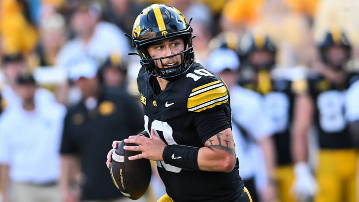 Sep 5, 2026; Iowa City, Iowa, USA; Iowa Hawkeyes quarterback Jeremy Hecklinski (10) looks to make a pass against the Northern Illinois Huskies during the third quarter at Kinnick Stadium. Mandatory Credit: Jeffrey Becker-Imagn Images Sep 5, 2026; Iowa City, Iowa, USA; Iowa Hawkeyes quarterback Jeremy Hecklinski (10) looks to make a pass against the Northern Illinois Huskies during the third quarter at Kinnick Stadium. Mandatory Credit: Jeffrey Becker-Imagn Images