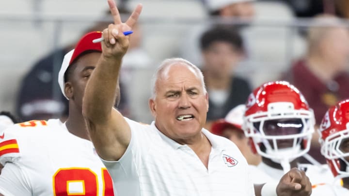 Aug 9, 2025; Glendale, Arizona, USA; Kansas City Chiefs special teams coordinator Dave Toub against the Arizona Cardinals during a preseason NFL game at State Farm Stadium. Mandatory Credit: Mark J. Rebilas-Imagn Images