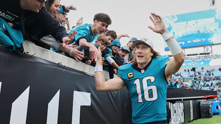 Jan 4, 2026; Jacksonville, Florida, USA; Jacksonville Jaguars quarterback Trevor Lawrence (16) celebrates with fans after the game against the Tennessee Titans at EverBank Stadium. Mandatory Credit: Morgan Tencza-Imagn Images Jan 4, 2026; Jacksonville, Florida, USA; Jacksonville Jaguars quarterback Trevor Lawrence (16) celebrates with fans after the game against the Tennessee Titans at EverBank Stadium. Mandatory Credit: Morgan Tencza-Imagn Images