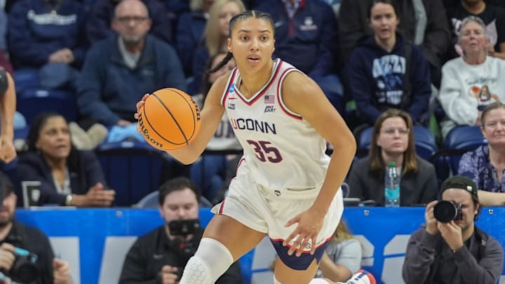 Azzi Fudd and the Huskies will look to continue its undefeated season as they take on Notre Dame on Sunday. Azzi Fudd and the Huskies will look to continue its undefeated season as they take on Notre Dame on Sunday.