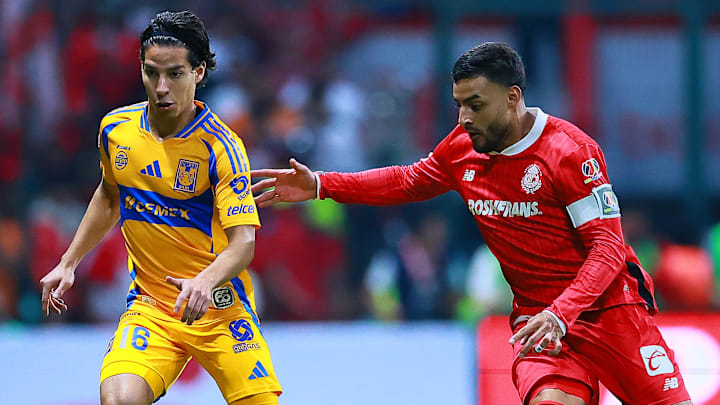 Diego Lainez y Alexis Vega durante el encuentro