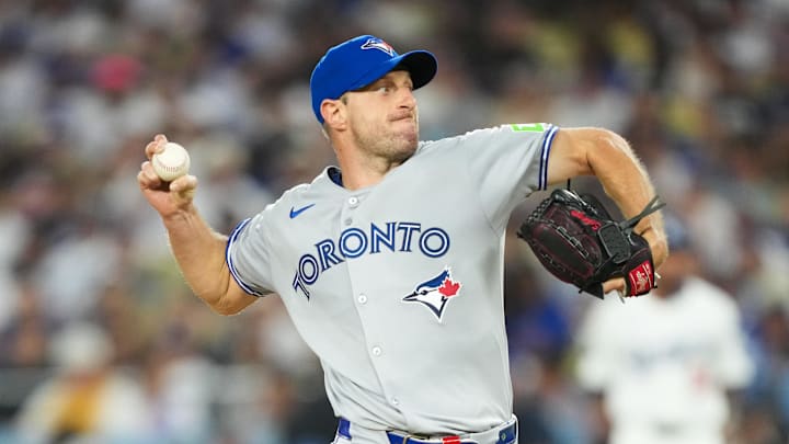 Aug 8, 2025; Los Angeles, California, USA; Toronto Blue Jays starting pitcher Max Scherzer (31) pitches the ball during the third inning against the Los Angeles Dodgers at Dodger Stadium. Aug 8, 2025; Los Angeles, California, USA; Toronto Blue Jays starting pitcher Max Scherzer (31) pitches the ball during the third inning against the Los Angeles Dodgers at Dodger Stadium.