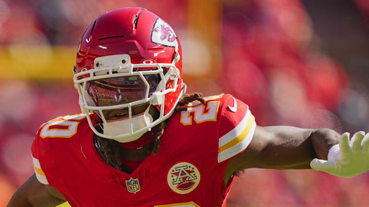 Oct 19, 2025; Kansas City, Missouri, USA; Kansas City Chiefs cornerback Nohl Williams (20) defends Las Vegas Raiders cornerback Decamerion Richardson (25) during the second half at GEHA Field at Arrowhead Stadium. Mandatory Credit: Jay Biggerstaff-Imagn Images