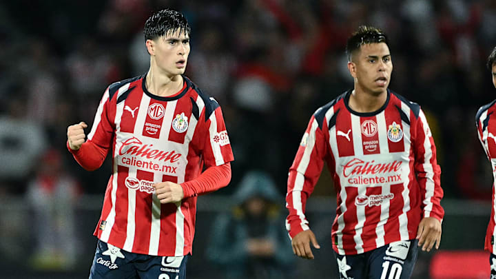 Armando González recibió un gran centro de Efraín Álvarez Armando González recibió un gran centro de Efraín Álvarez