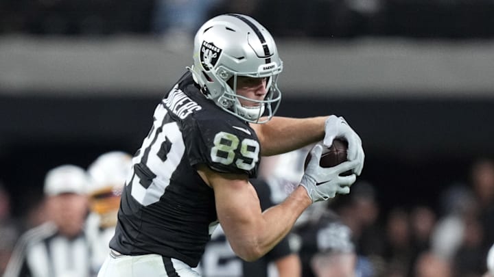 Jan 5, 2025; Paradise, Nevada, USA; Las Vegas Raiders tight end Brock Bowers (89) catches the ball in the second half against the Los Angeles Chargers at Allegiant Stadium. Mandatory Credit: Kirby Lee-Imagn Images