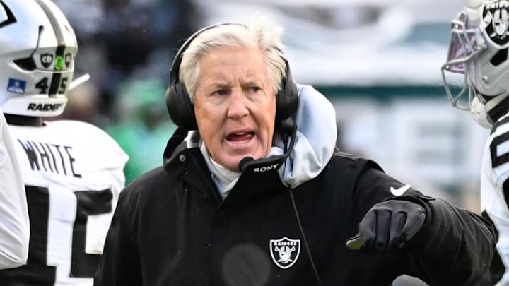 Dec 14, 2025; Philadelphia, Pennsylvania, USA; Las Vegas Raiders Head Coach Pete Carroll talks with players on the sidelines during the first quarter against the Philadelphia Eagles at Lincoln Financial Field. Mandatory Credit: Eric Hartline-Imagn Images Dec 14, 2025; Philadelphia, Pennsylvania, USA; Las Vegas Raiders Head Coach Pete Carroll talks with players on the sidelines during the first quarter against the Philadelphia Eagles at Lincoln Financial Field. Mandatory Credit: Eric Hartline-Imagn Images