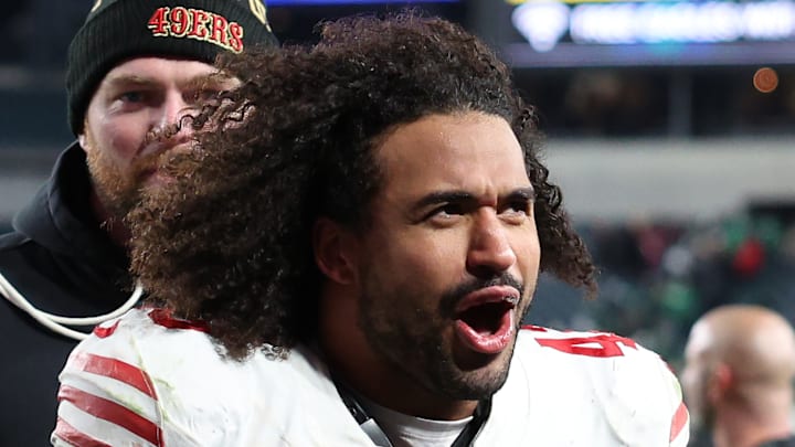 Eric Kendricks of the San Francisco 49ers shouts