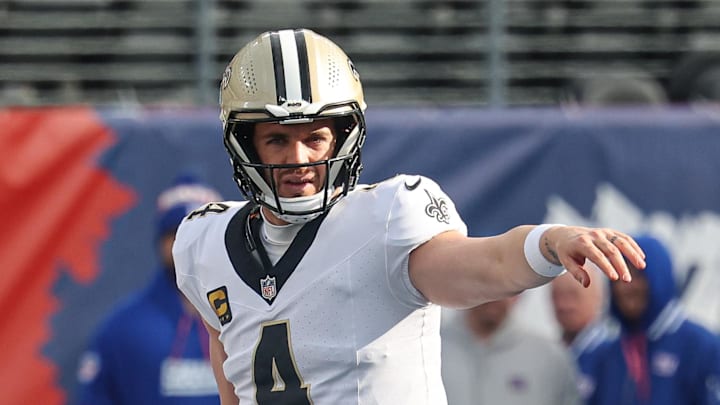 New Orleans Saints quarterback Derek Carr signals during a game.