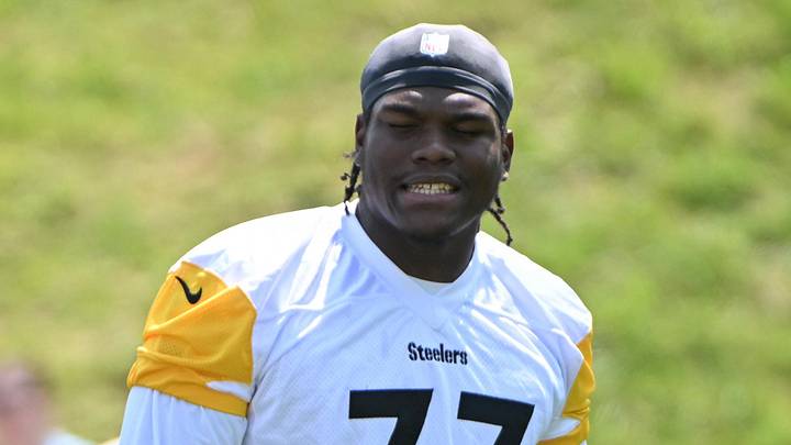 Pittsburgh Steelers offensive tackle Broderick Jones (77)