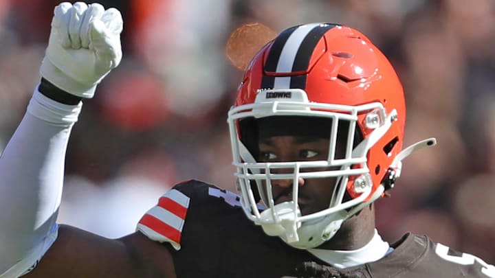 Cleveland Browns defensive end Ogbo Okoronkwo (54). Cleveland Browns defensive end Ogbo Okoronkwo (54).