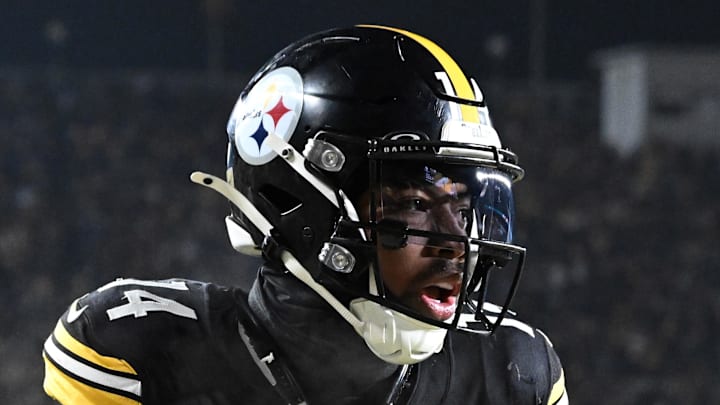 Jan 4, 2026; Pittsburgh, Pennsylvania, USA; Pittsburgh Steelers running back Kenneth Gainwell (14) rushes for a touchdown against the Baltimore Ravens during the second half at Acrisure Stadium. Mandatory Credit: Barry Reeger-Imagn Images