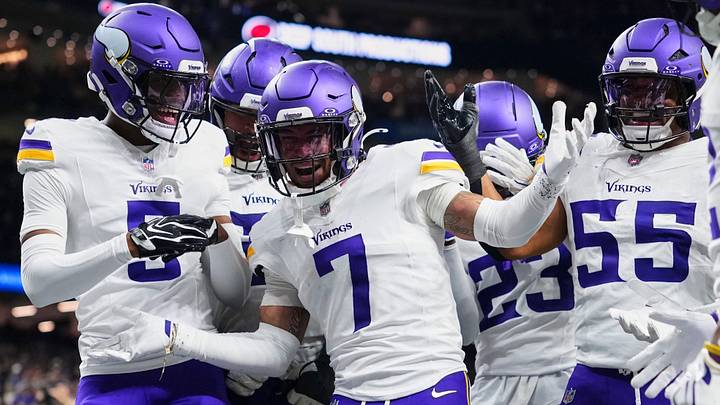 Minnesota Vikings defenders celebrate a Byron Murphy Jr. (7) interception Minnesota Vikings defenders celebrate a Byron Murphy Jr. (7) interception