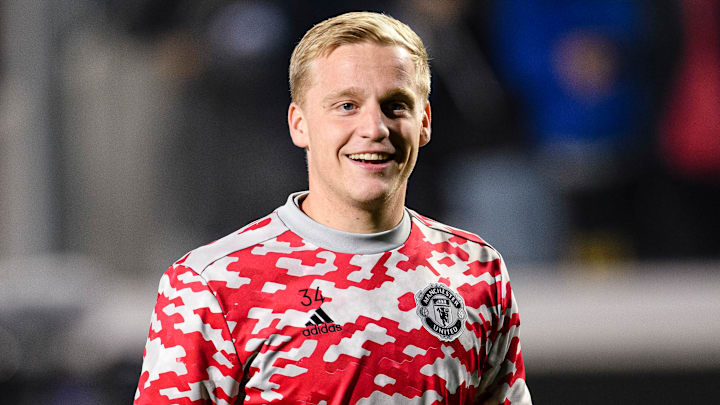 Donny van de Beek is about to join Everton on loan Donny van de Beek is about to join Everton on loan