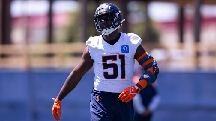 Denver Broncos rookie outside linebacker Que Robinson performs a drill at rookie minicamp at Broncos Park Powered by CommonSpirit.