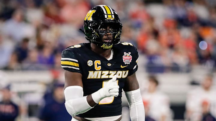 Missouri Tigers defensive end Zion Young 