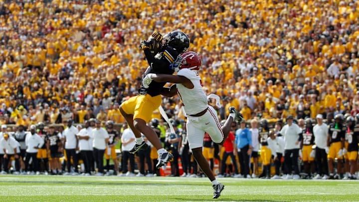 Oct. 11, 2025; Columbia, Missouri, USA; Missouri Tigers Wide Receiver Donovan Olugbode catches a 27-yard pass from Beau Pribula. Oct. 11, 2025; Columbia, Missouri, USA; Missouri Tigers Wide Receiver Donovan Olugbode catches a 27-yard pass from Beau Pribula.