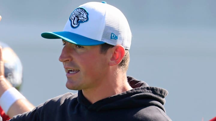 Jacksonville Jaguars offensive coordinator Grant Udinski talks near Jacksonville Jaguars quarterbacks Trevor Lawrence (16) and Nick Mullens (14) during the second mandatory minicamp at Miller Electric Center Wednesday, June 11, 2025 in Jacksonville, Fla.