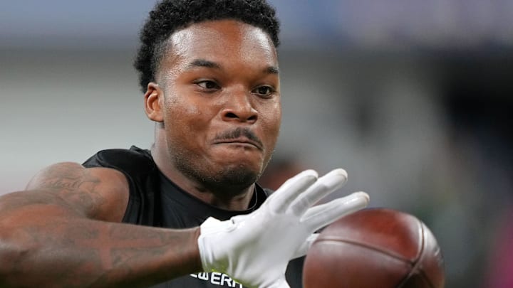 Packers rookie and former Oklahoma State linebacker Collin Oliver (LB21) participates in drills during the Scouting Combine.