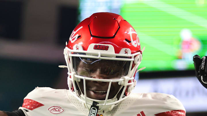Louisville Cardinals wide receiver Chris Bell celebrates