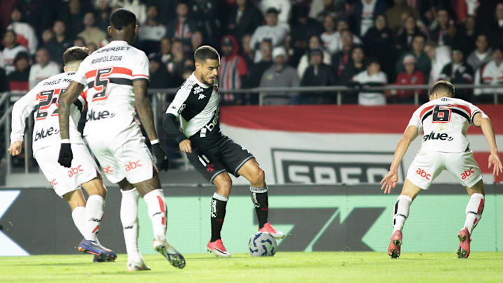 Coutinho é o maestro do Vasco de Diniz