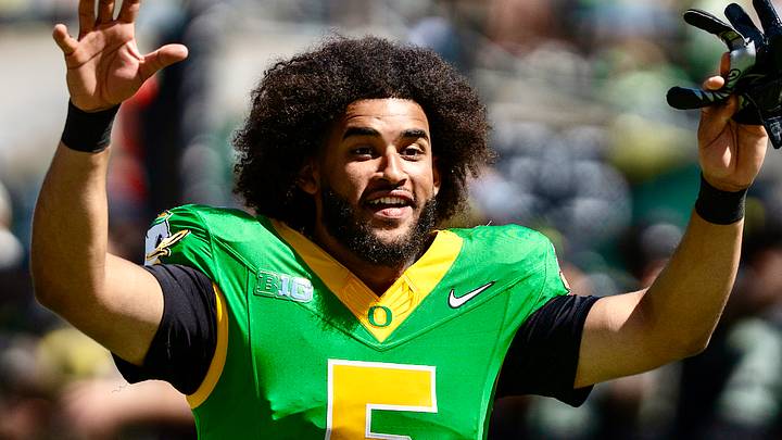 Oregon Ducks quarterback dante moore Oregon Ducks quarterback dante moore