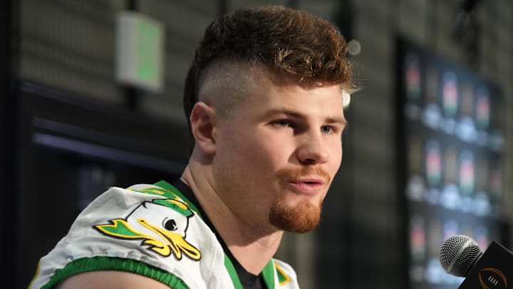 Oregon Ducks linebacker Bryce Boettcher