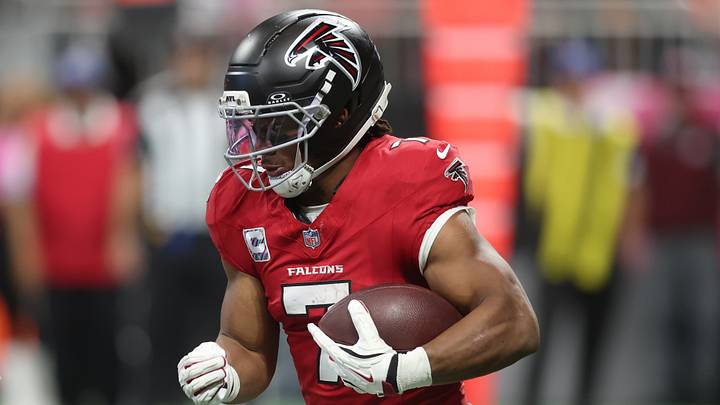 Oct 18, 2026; Atlanta, Georgia, USA; Atlanta Falcons running back Bijan Robinson (7) runs with the ball against the Chicago Bears during the third quarter at Mercedes-Benz Stadium. Mandatory Credit: Brett Davis-Imagn Images Oct 18, 2026; Atlanta, Georgia, USA; Atlanta Falcons running back Bijan Robinson (7) runs with the ball against the Chicago Bears during the third quarter at Mercedes-Benz Stadium. Mandatory Credit: Brett Davis-Imagn Images