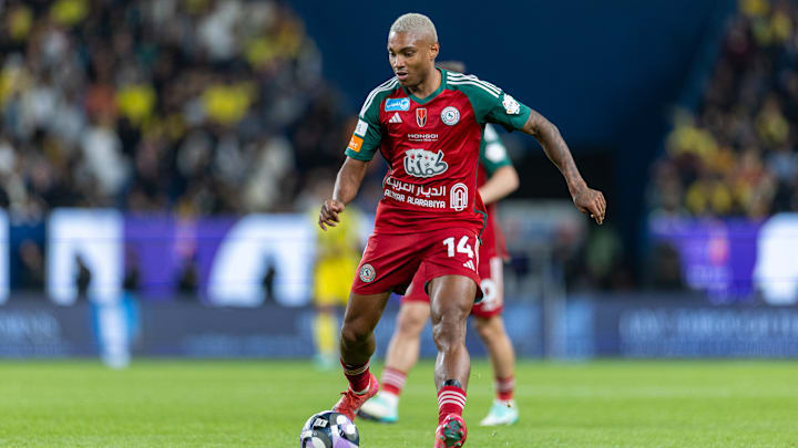 Vitinho está livre no mercado da bola e interessa ao Corinthians