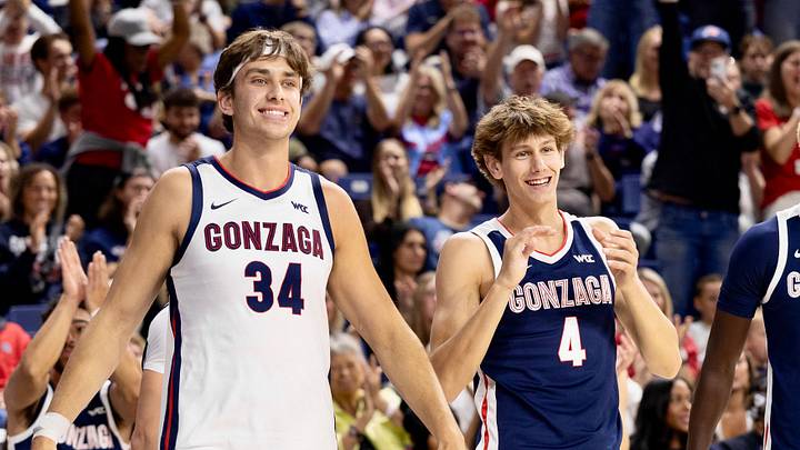 Gonzaga Bulldogs Braden Huff (34) and Davis Fogle (4). Gonzaga Bulldogs Braden Huff (34) and Davis Fogle (4).