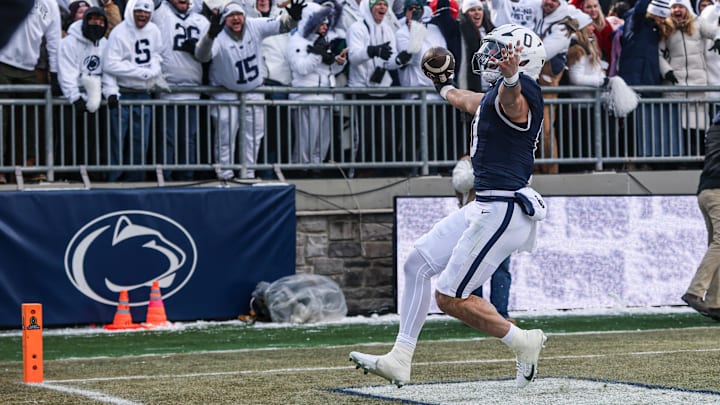 Penn State Nittany Lions linebacker Dominic DeLuca (0)