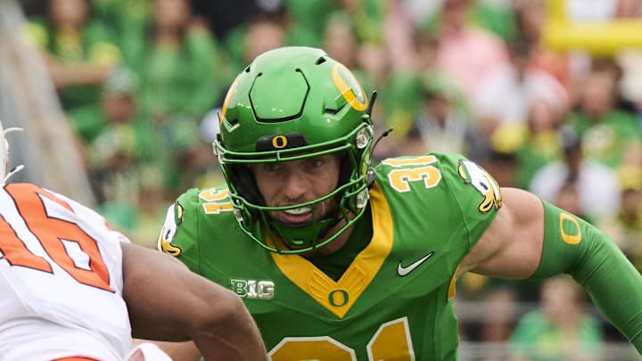 Oregon Ducks defensive back Dillon Thieneman