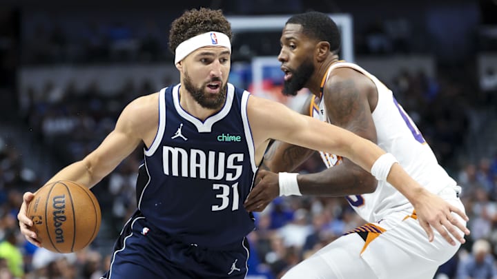Nov 8, 2024; Dallas, Texas, USA; Dallas Mavericks guard Klay Thompson (31) drives to the basket as Phoenix Suns forward Royce O'Neale (00) defends during the first quarter at American Airlines Center. Mandatory Credit: Kevin Jairaj-Imagn Images Nov 8, 2024; Dallas, Texas, USA; Dallas Mavericks guard Klay Thompson (31) drives to the basket as Phoenix Suns forward Royce O'Neale (00) defends during the first quarter at American Airlines Center. Mandatory Credit: Kevin Jairaj-Imagn Images