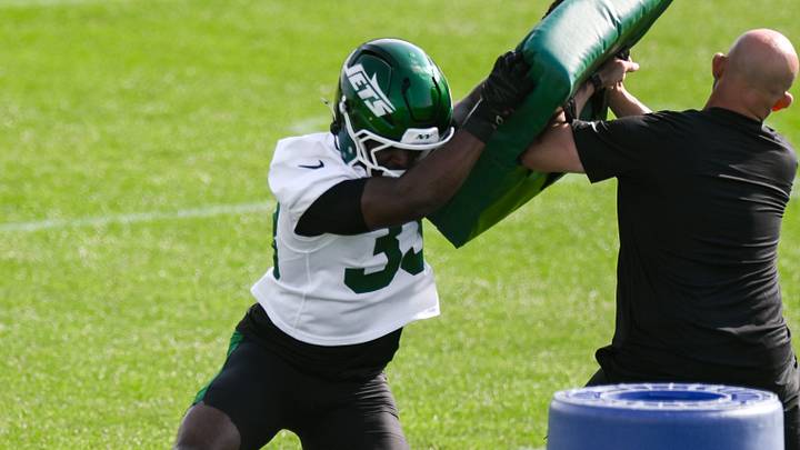 New York Jets cornerback Jordan Clark (33) participates in a drill during training camp at Atlantic Health Jets Training Center. Mandatory Credit: John Jones-Imagn Images New York Jets cornerback Jordan Clark (33) participates in a drill during training camp at Atlantic Health Jets Training Center. Mandatory Credit: John Jones-Imagn Images