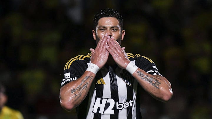 Hulk marca e garante vantagem para o Atlético 