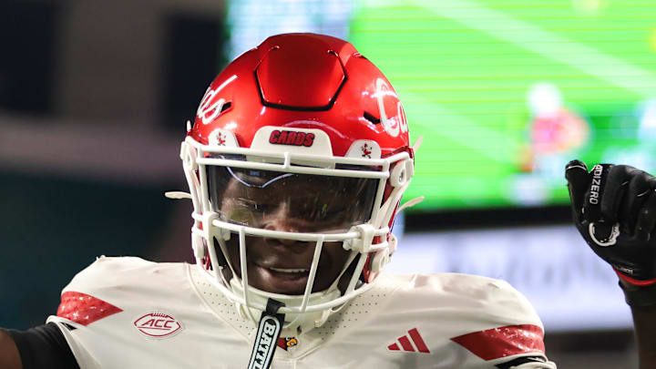 Louisville Cardinals wide receiver Chris Bell