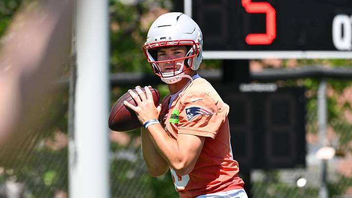 Jun 9, 2026; Foxborough, MA, USA; New England Patriots quarterback Drake Maye (10) targets a member of the coaching staff during minicamp at Gillette Stadium. Mandatory Credit: Eric Canha-Imagn Images Jun 9, 2026; Foxborough, MA, USA; New England Patriots quarterback Drake Maye (10) targets a member of the coaching staff during minicamp at Gillette Stadium. Mandatory Credit: Eric Canha-Imagn Images