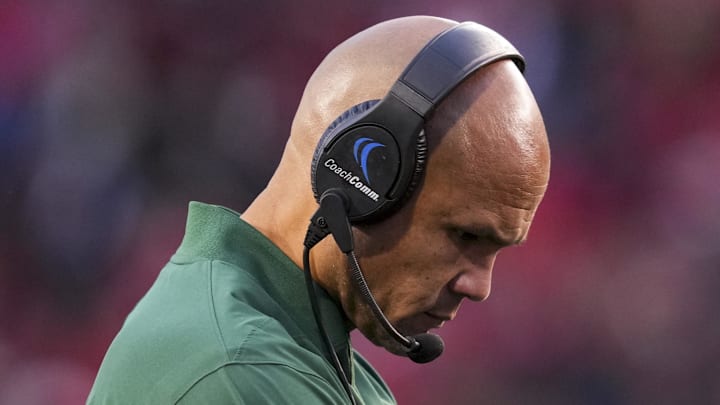 Oct 25, 2025; Cincinnati, Ohio, USA; Baylor Bears head coach Dave Aranda works the sideline during the game against the Cincinnati Bearcats in the second half at Nippert Stadium. Mandatory Credit: Aaron Doster-Imagn Images Oct 25, 2025; Cincinnati, Ohio, USA; Baylor Bears head coach Dave Aranda works the sideline during the game against the Cincinnati Bearcats in the second half at Nippert Stadium. Mandatory Credit: Aaron Doster-Imagn Images