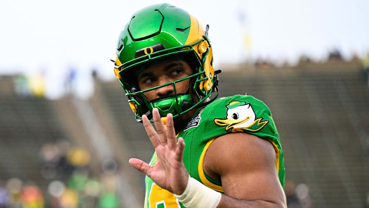 Oregon Ducks tight end Kenyon Sadiq
