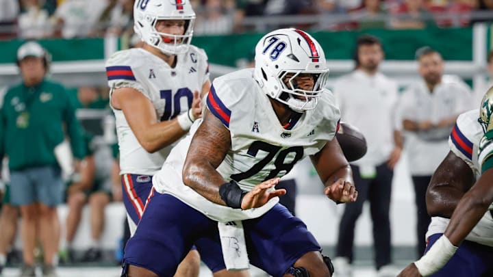 Oct 18, 2025; Tampa, Florida, USA;  Florida Atlantic Owls offensive lineman Daughtry Richardson (78) guards his quarterback  Caden Veltkamp (10) against the rush from South Florida Bulls defensive end Dennard Flowers (15) during the second quarter at Raymond James Stadium. Mandatory Credit: Reinhold Matay-Imagn Images