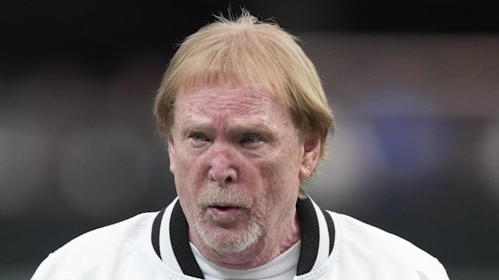 Dec 28, 2025; Paradise, Nevada, USA; Las Vegas Raiders owner Mark Davis on the field prior to a game against the New York Giants at Allegiant Stadium. Mandatory Credit: Kirby Lee-Imagn Images Dec 28, 2025; Paradise, Nevada, USA; Las Vegas Raiders owner Mark Davis on the field prior to a game against the New York Giants at Allegiant Stadium. Mandatory Credit: Kirby Lee-Imagn Images
