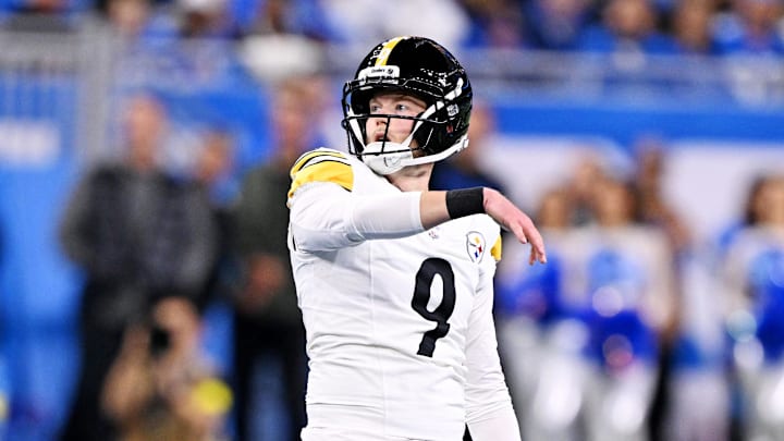 Dec 21, 2025; Detroit, Michigan, USA; Pittsburgh Steelers place kicker Chris Boswell (9) kicks ball during the first quarter against the Detroit Lions at Ford Field. Mandatory Credit: Lon Horwedel-Imagn Images Dec 21, 2025; Detroit, Michigan, USA; Pittsburgh Steelers place kicker Chris Boswell (9) kicks ball during the first quarter against the Detroit Lions at Ford Field. Mandatory Credit: Lon Horwedel-Imagn Images