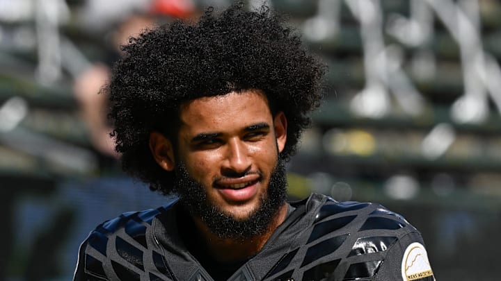 Sep 20, 2025; Eugene, Oregon, USA; Oregon Ducks quarterback Dante Moore (5) warms up before the game against the Oregon State Beavers at Autzen Stadium. Mandatory Credit: Troy Wayrynen-Imagn Images Sep 20, 2025; Eugene, Oregon, USA; Oregon Ducks quarterback Dante Moore (5) warms up before the game against the Oregon State Beavers at Autzen Stadium. Mandatory Credit: Troy Wayrynen-Imagn Images